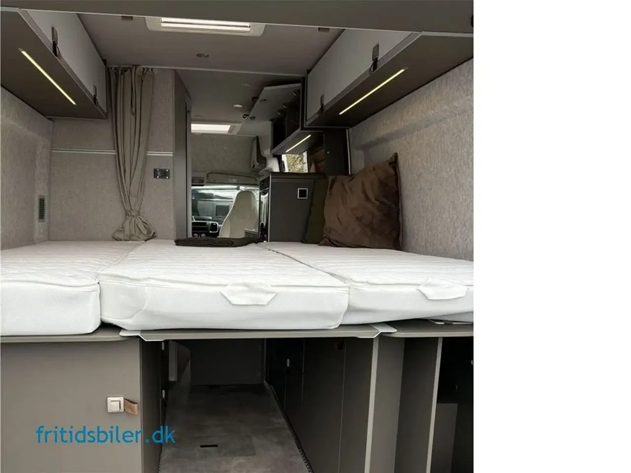 Billede 5 - 2024 - Hymer Yellowstone 140 Hk   Hymer Yellowstone 140 hk en fin och prydlig husbil med längsgående sängar på nästan 200 cm