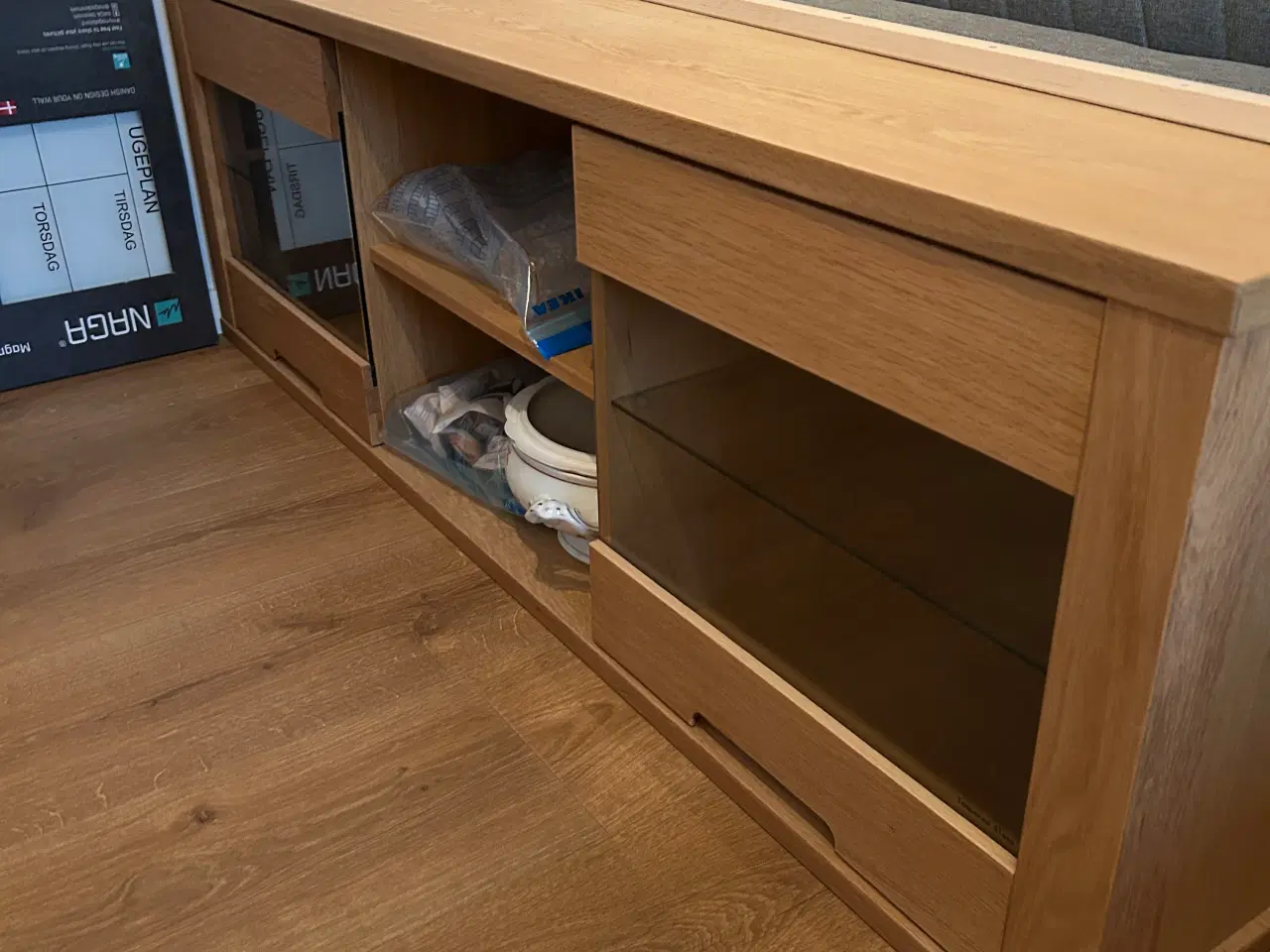 Billede 1 - Væghængt TV bord/vitrine