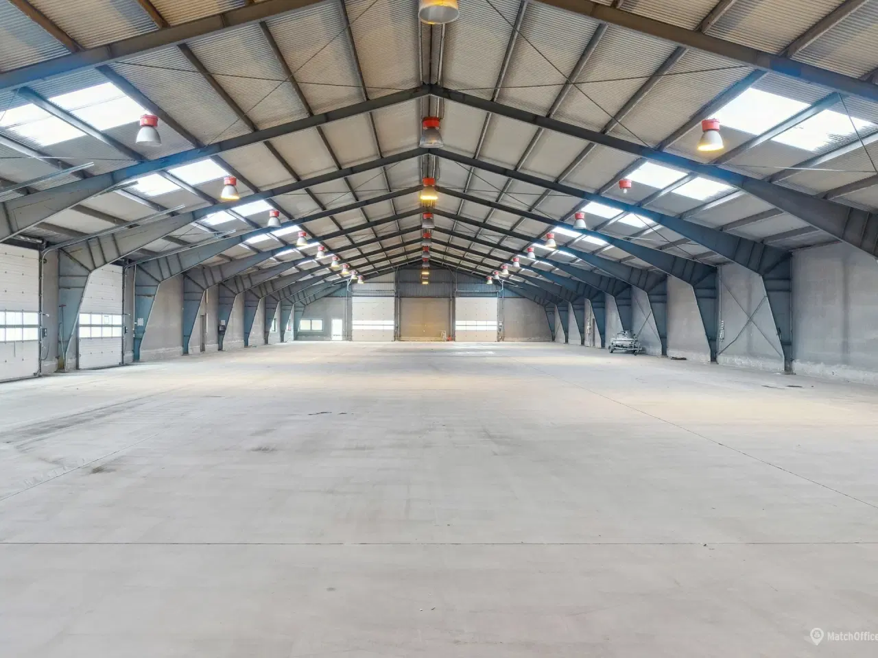 Billede 14 - 2.080 m2 logistiklejemål med 6 porte og en loftshøjde på 8 m.  beliggende i Hvidovre.