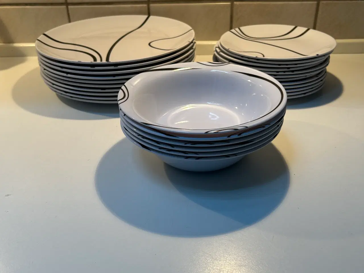 Billede 4 - Camping stel 28 stk. melamin tallerkner