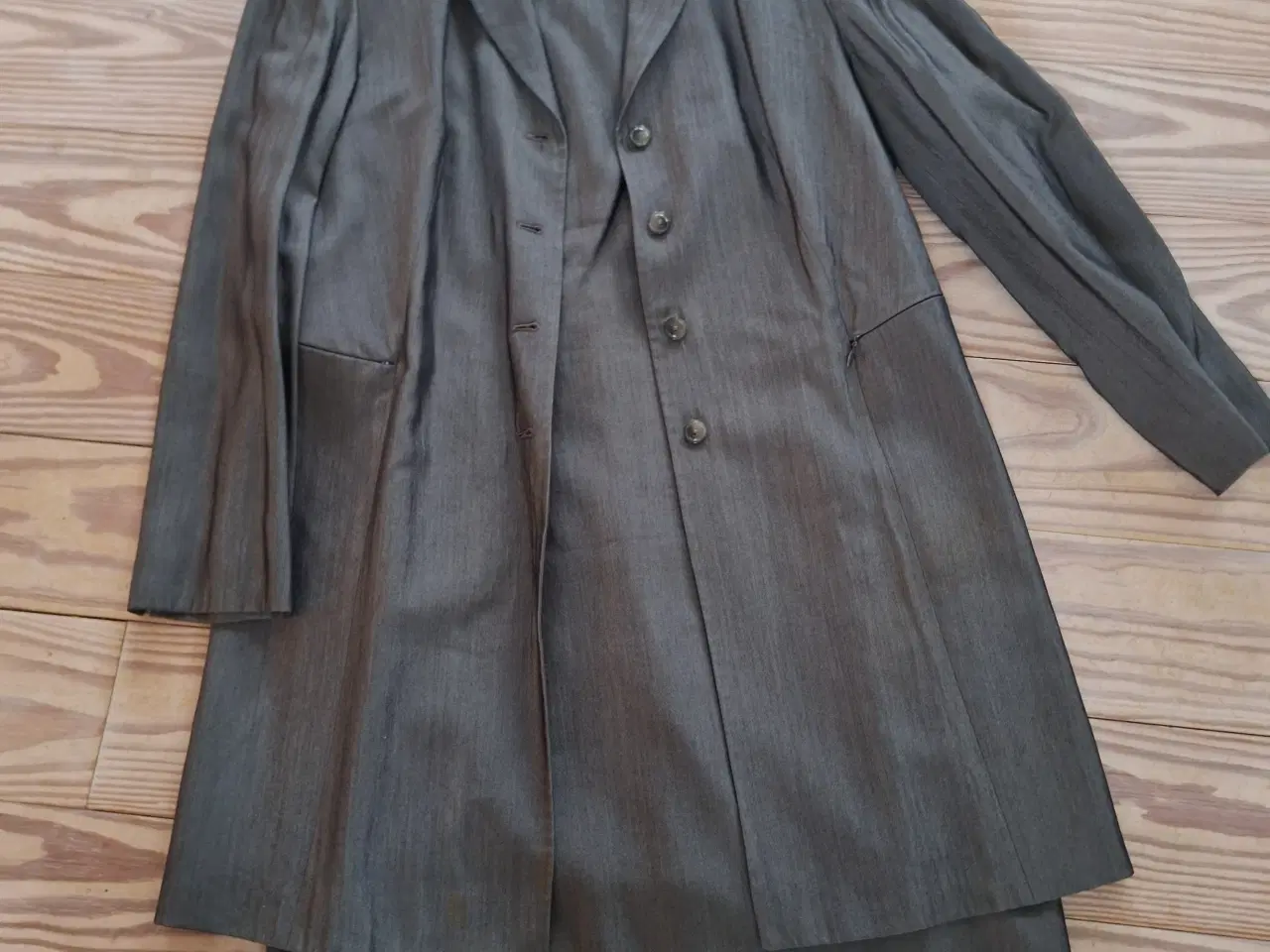 Billede 1 - Elegant kjole og frakkesæt