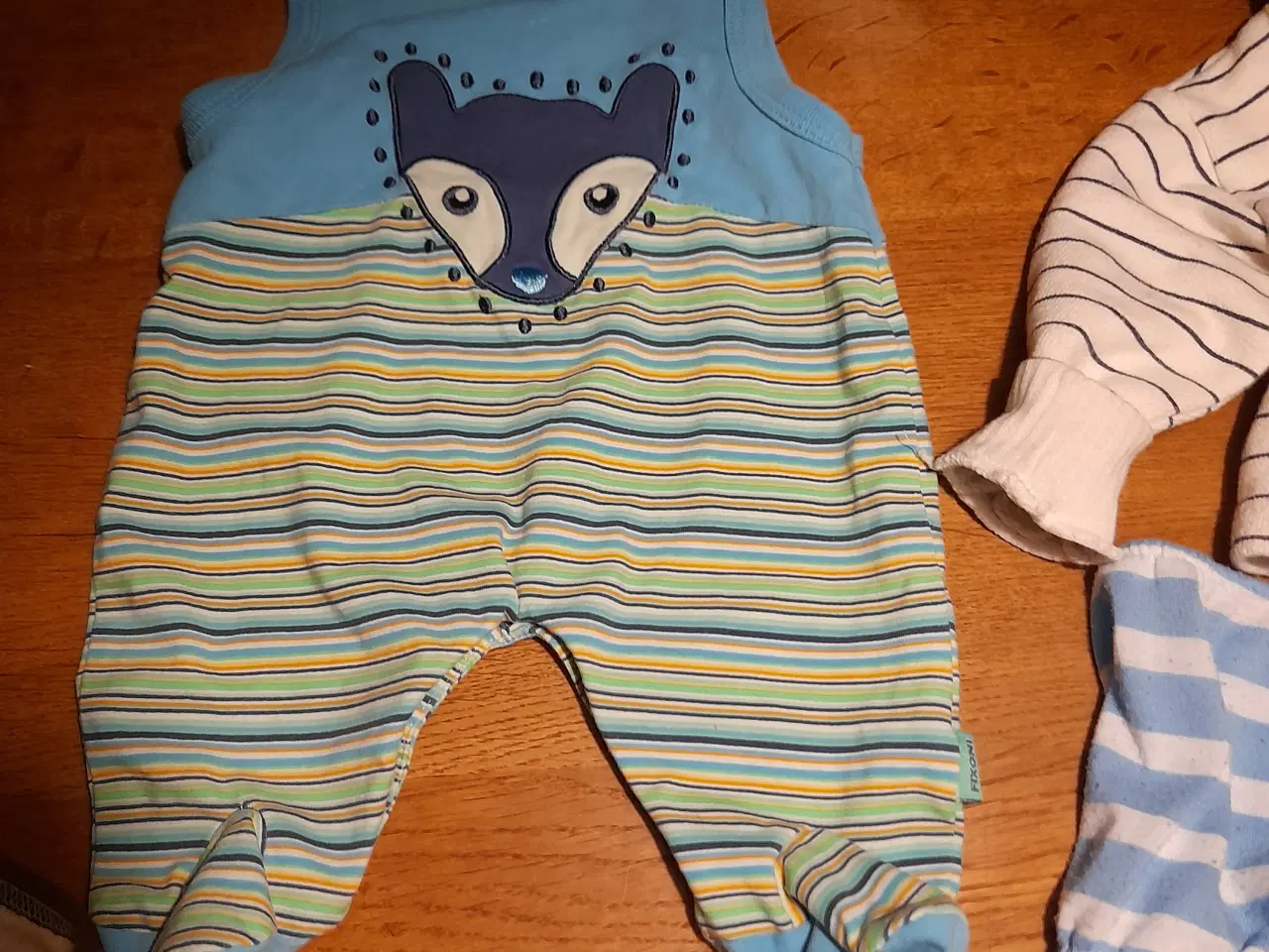 Billede 4 - 7 dele dukketøj.