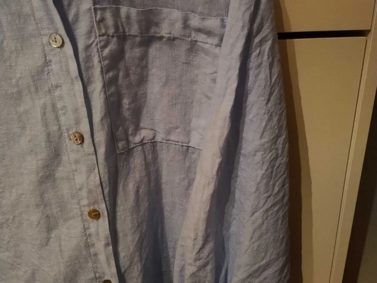 Billede 2 - Lyseblå hør skjorte