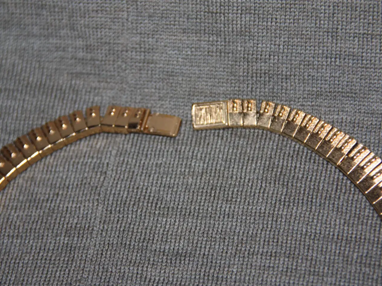Billede 3 - Halskæde i guld farver bijouteri