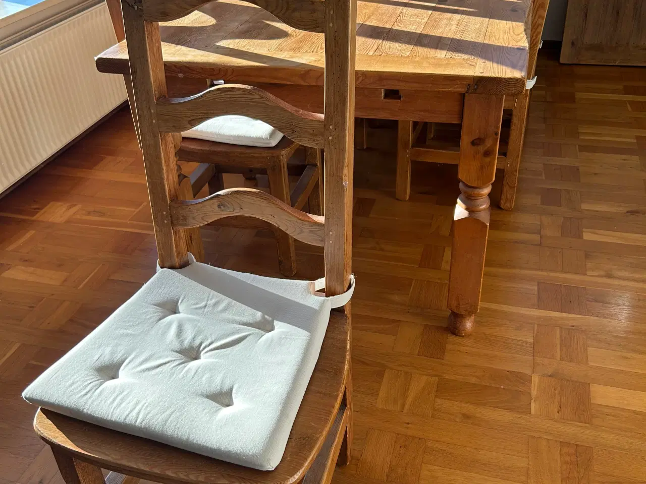 Billede 3 - Spisebord incl. 10 stole