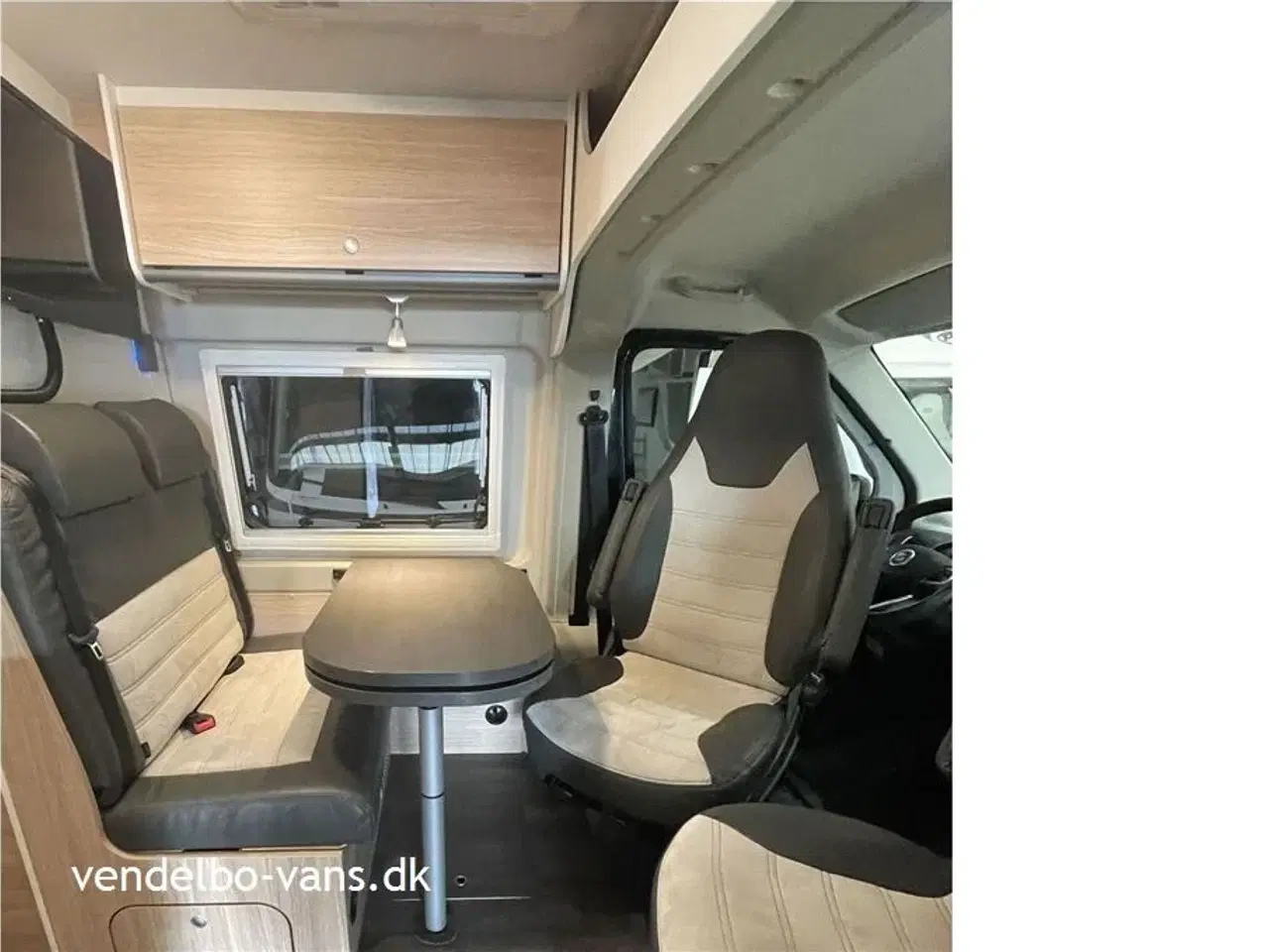 Billede 8 - 2022 - SunLight Cliff 640 Adventure Edition   Let kørt Van model med enkeltsenge og 9 trins automatgear