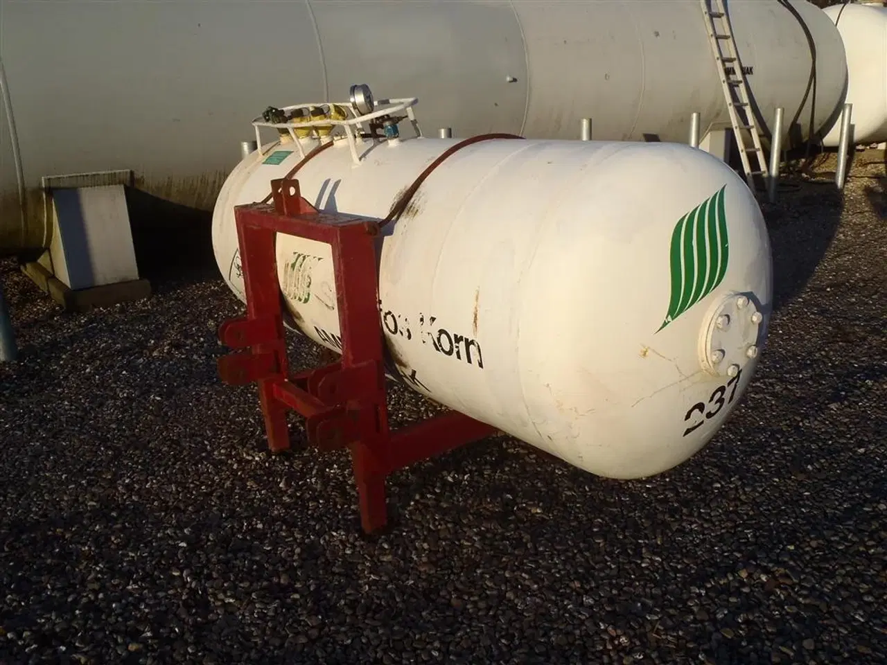 Billede 1 - Dalsø 800 kg fronttank