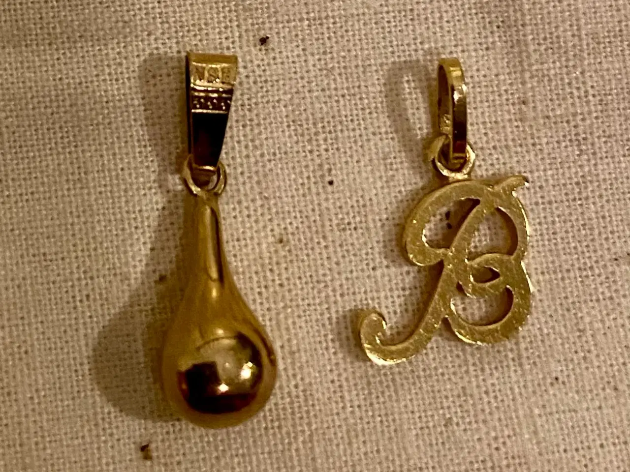Billede 1 - Dråbe og B bogstav vedhæng i 8 kt guld