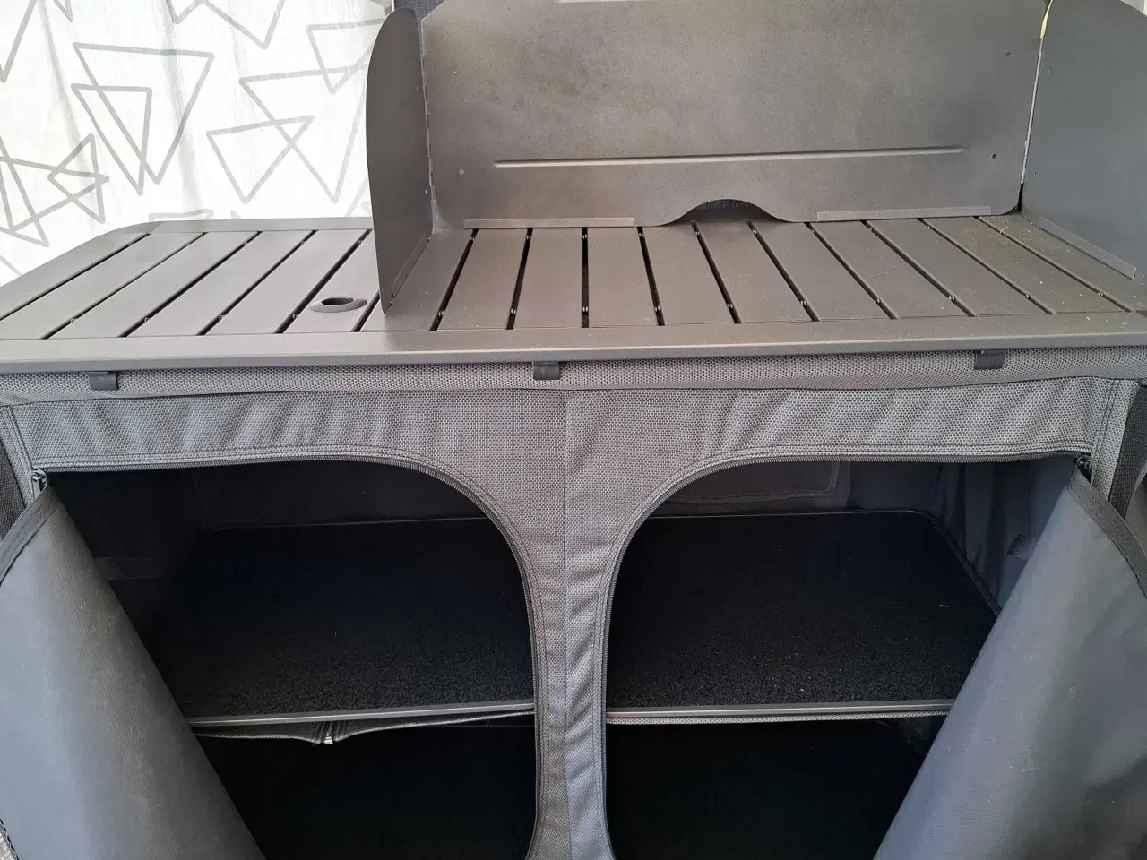 Billede 2 - Køkkenbord med opbevaring