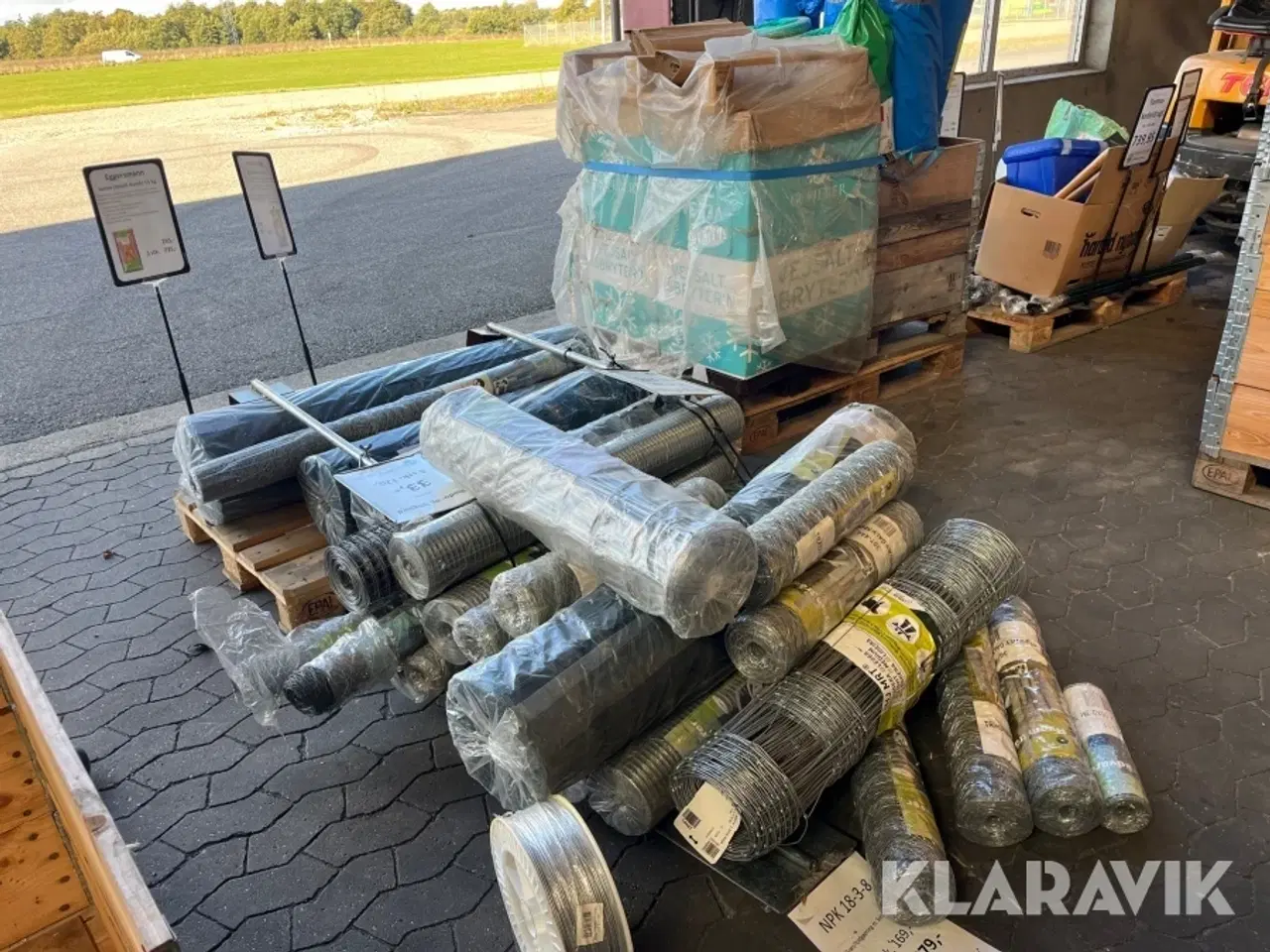 Billede 1 - Lot - hegn, vejsalt, pæle og øvrigt 3 paller