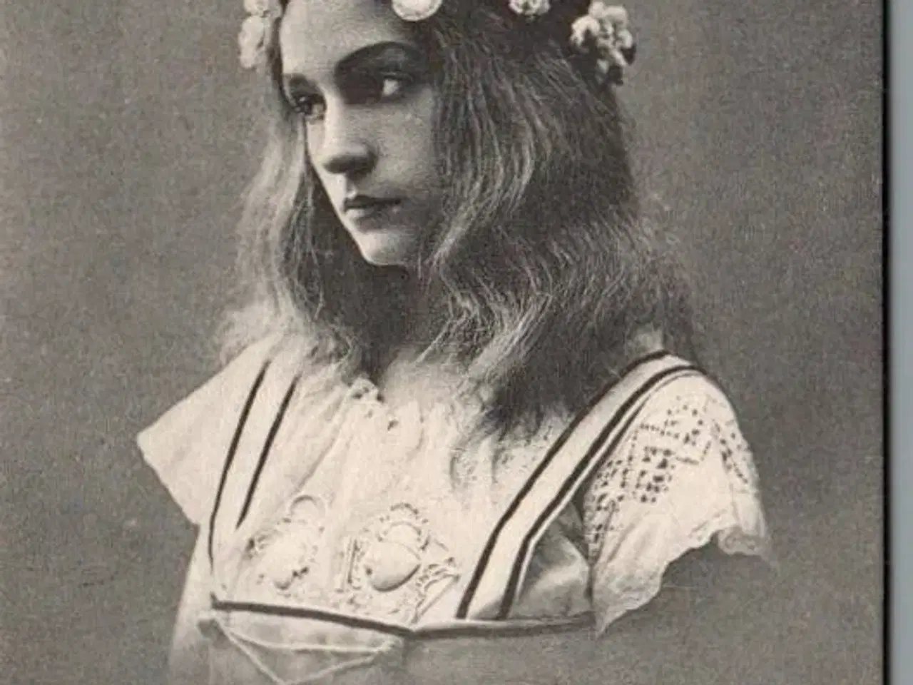 Billede 1 - Anna Larssen i "Alferne"- Skuespiller - Postkort - Brugt