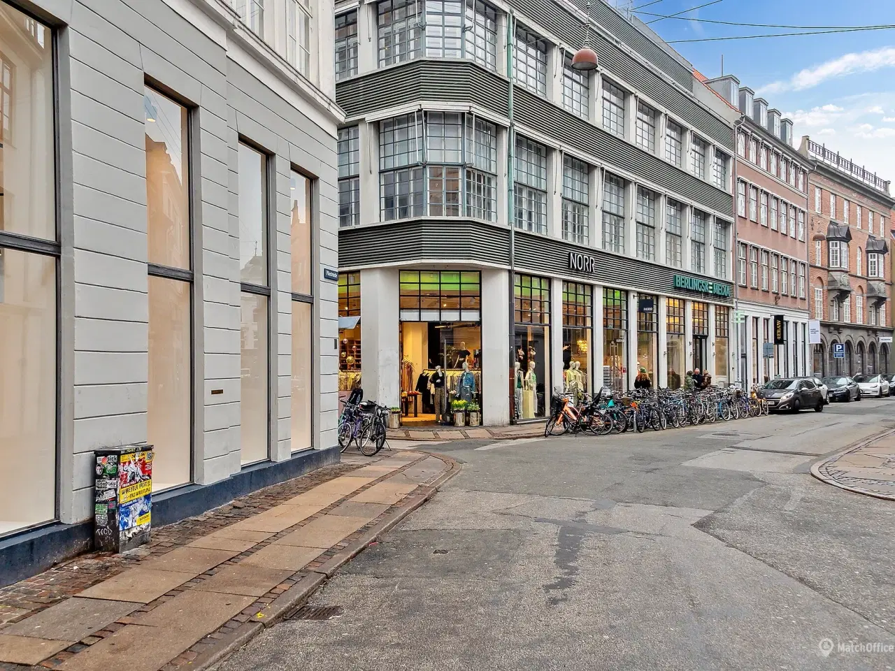 Billede 9 - Hjørnebutik med 30 m. facade, 5 m. til loftet og masser af trafik på fortov og gade
