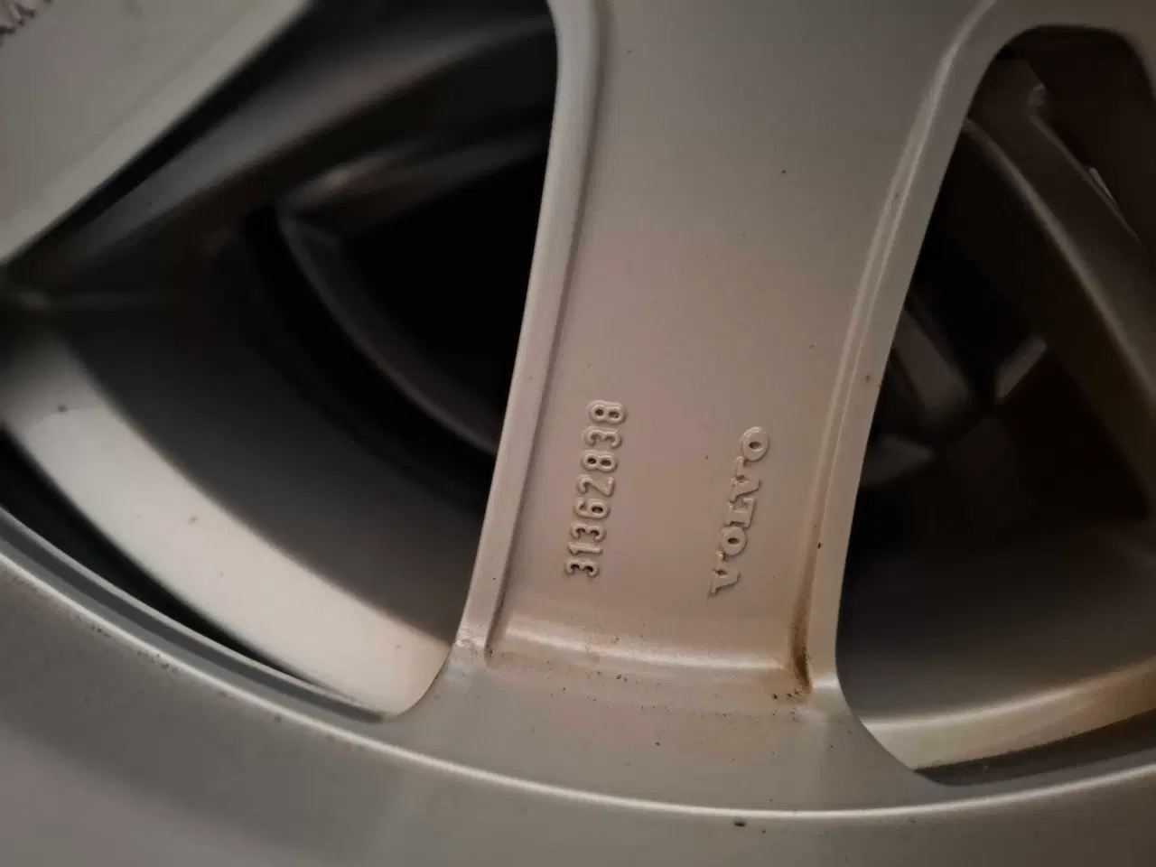 Billede 6 - Alufælge 4 stk originale Volvo 17"