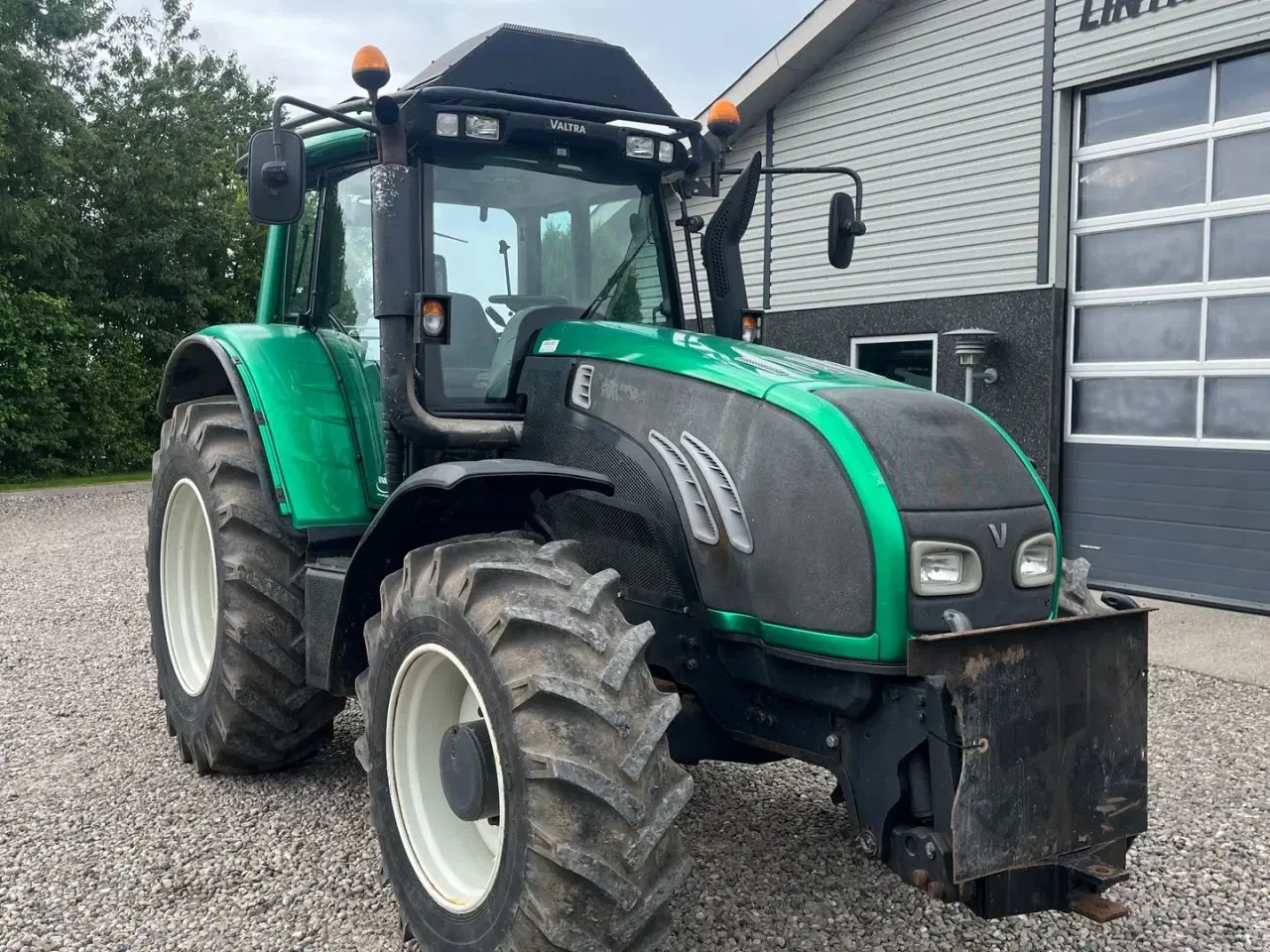 Billede 19 - Valtra T202 Direct med skovinddækning og frontlift