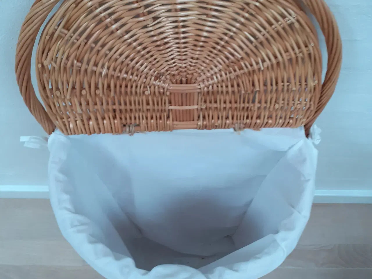 Billede 2 - Vasketøjskurv