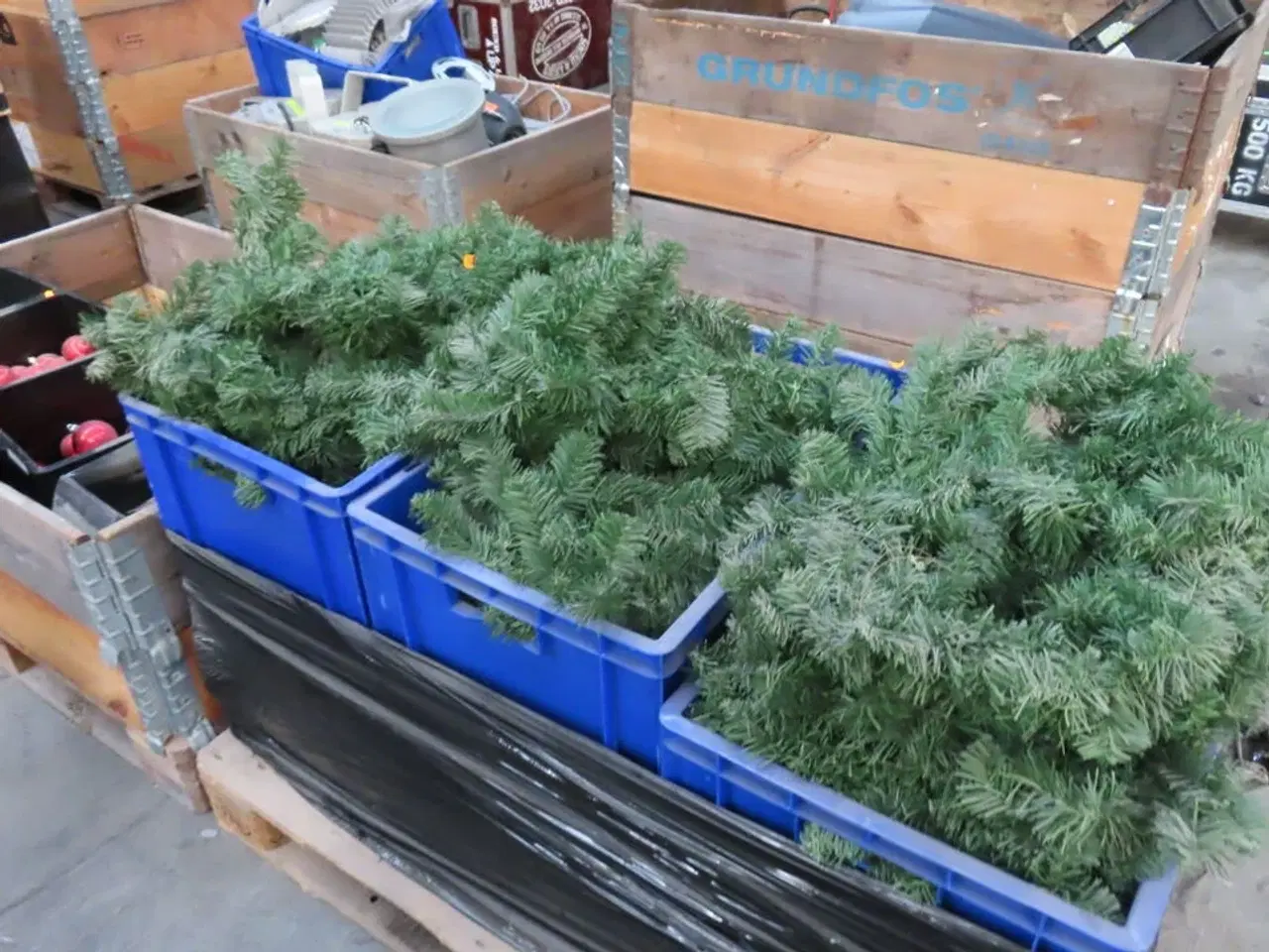 Billede 3 - 2 paller med julepynt