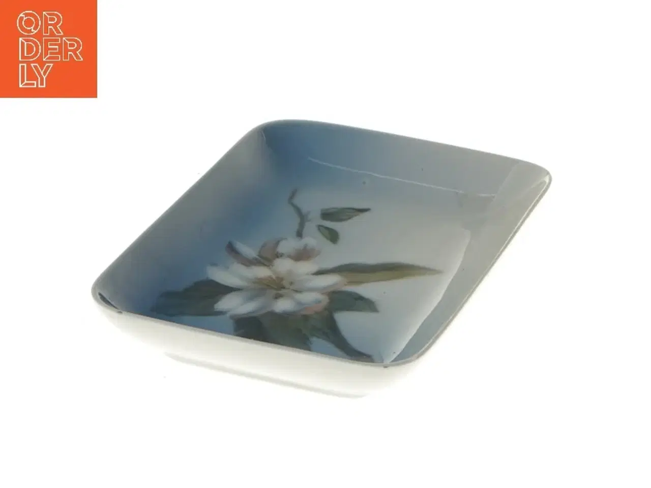 Billede 3 - Royal Copenhagen porcelænsbakke med blomstermotiv fra Royal Copenhagen (str. 13x8 cm)