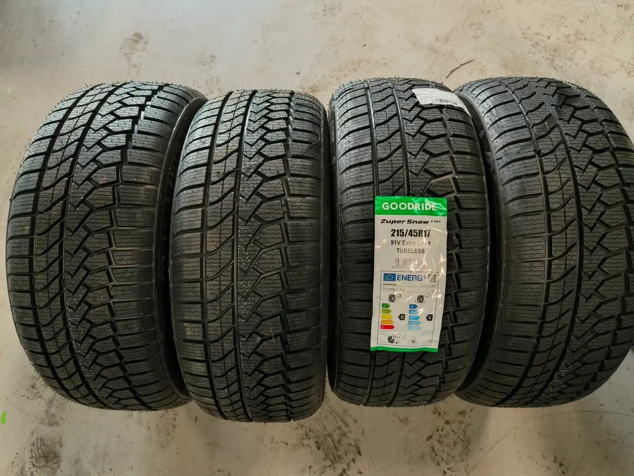 Billede 3 - Vinterdæk 215/45R17 goodride