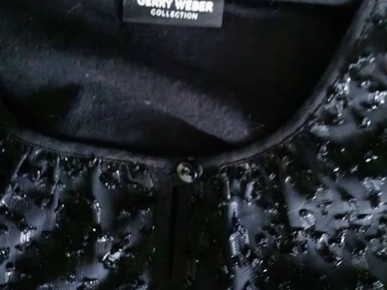 Billede 4 - Elegant sort paillet bluse fra Gerry Weber design