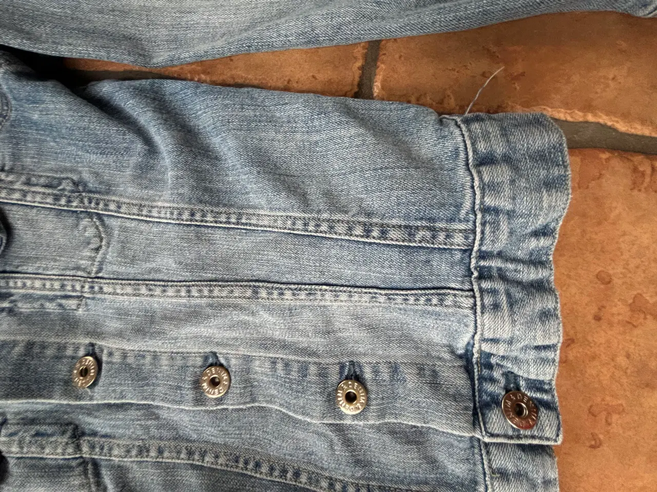 Billede 4 - H&M denimjakke til pige str 158 blå