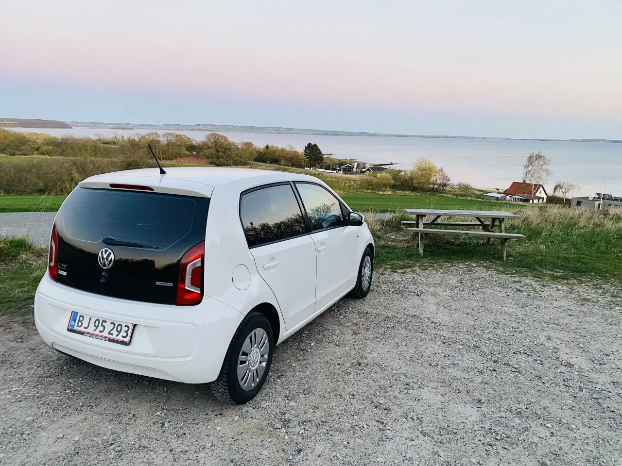 Billede 10 - Velholdt VW UP med DK pakke