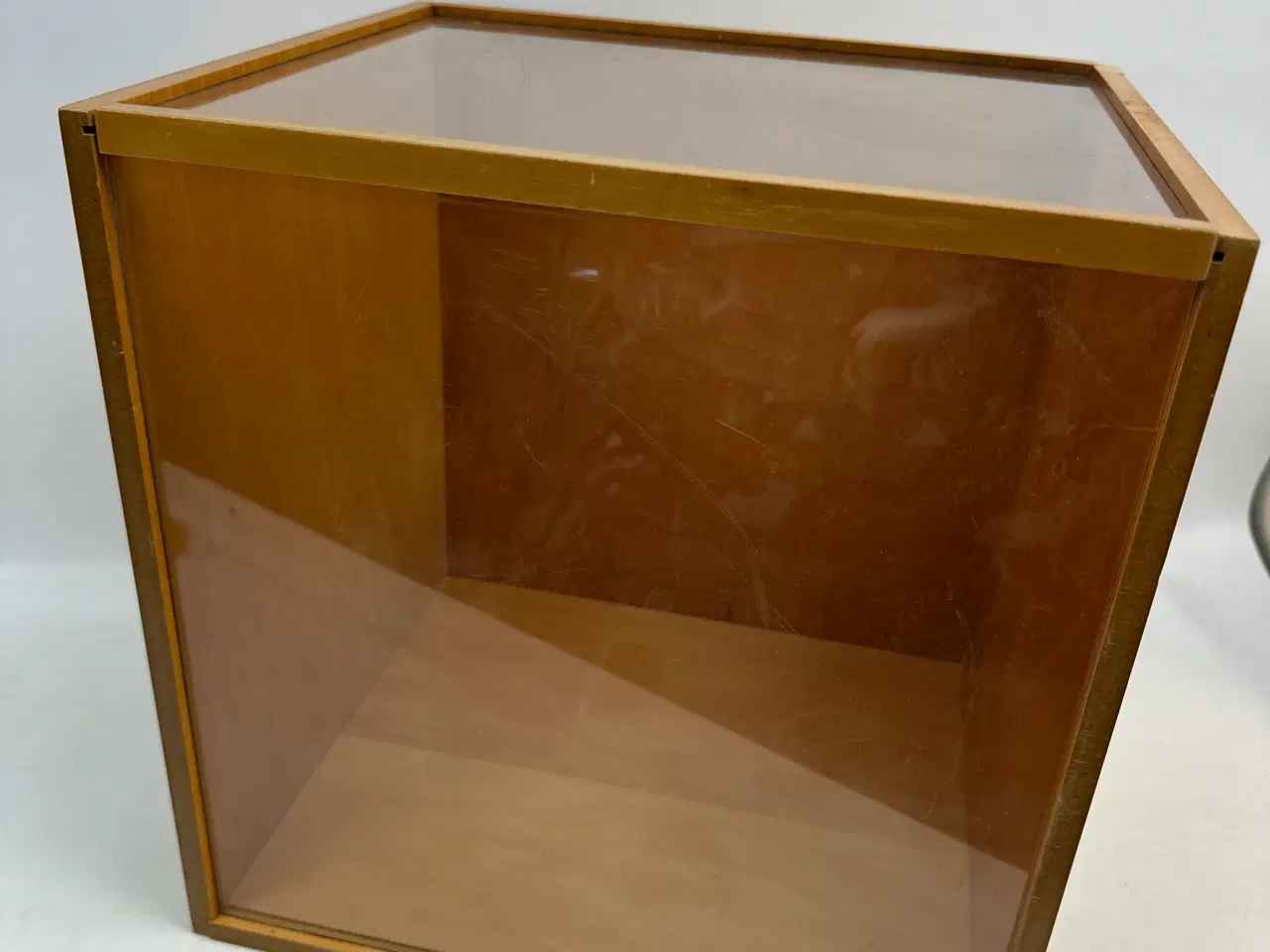 Billede 5 - Udstillingskasse i træ m. aftageligt låg