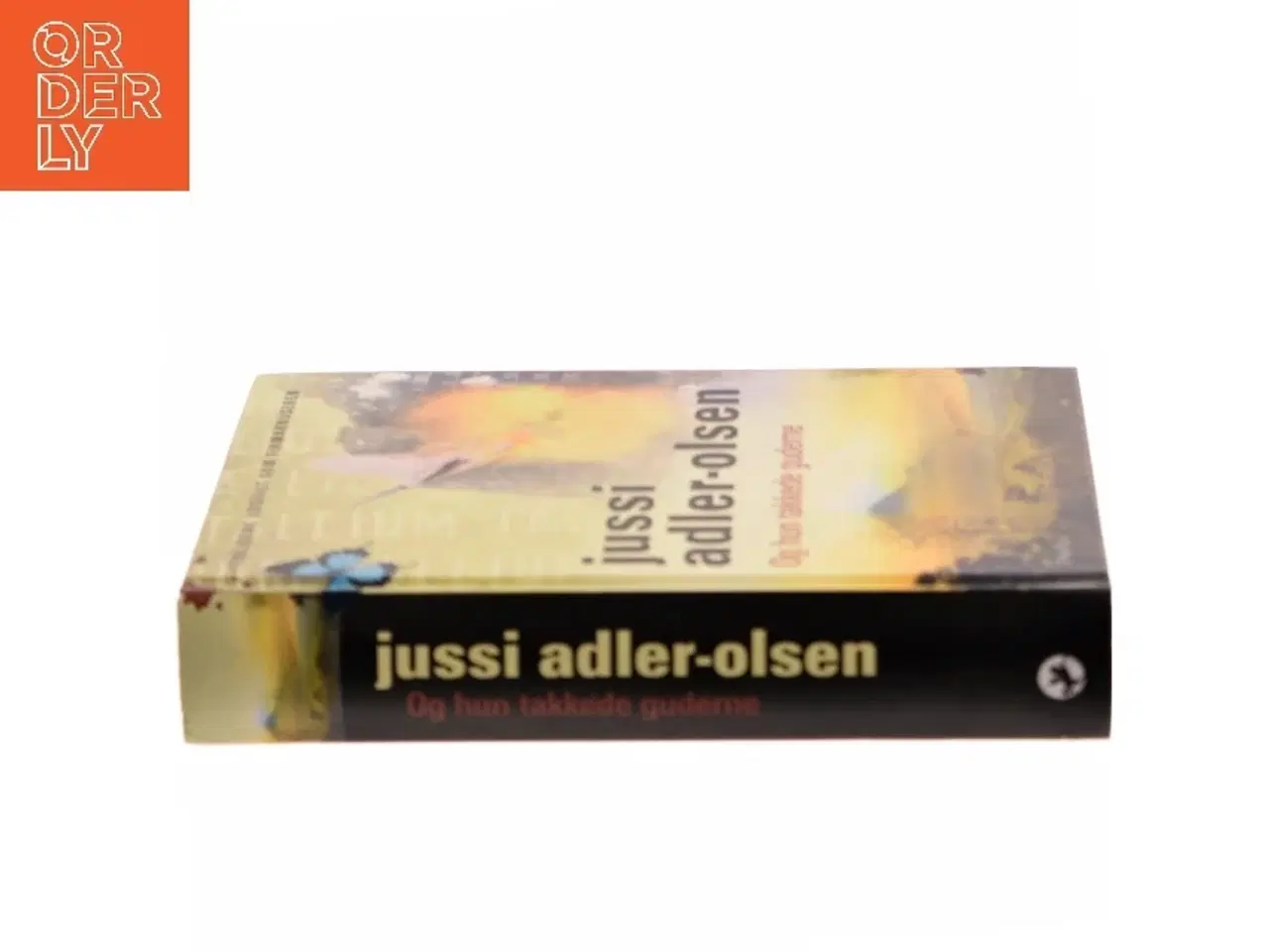 Billede 2 - Og hun takkede guderne af Jussi Adler-Olsen (Bog)