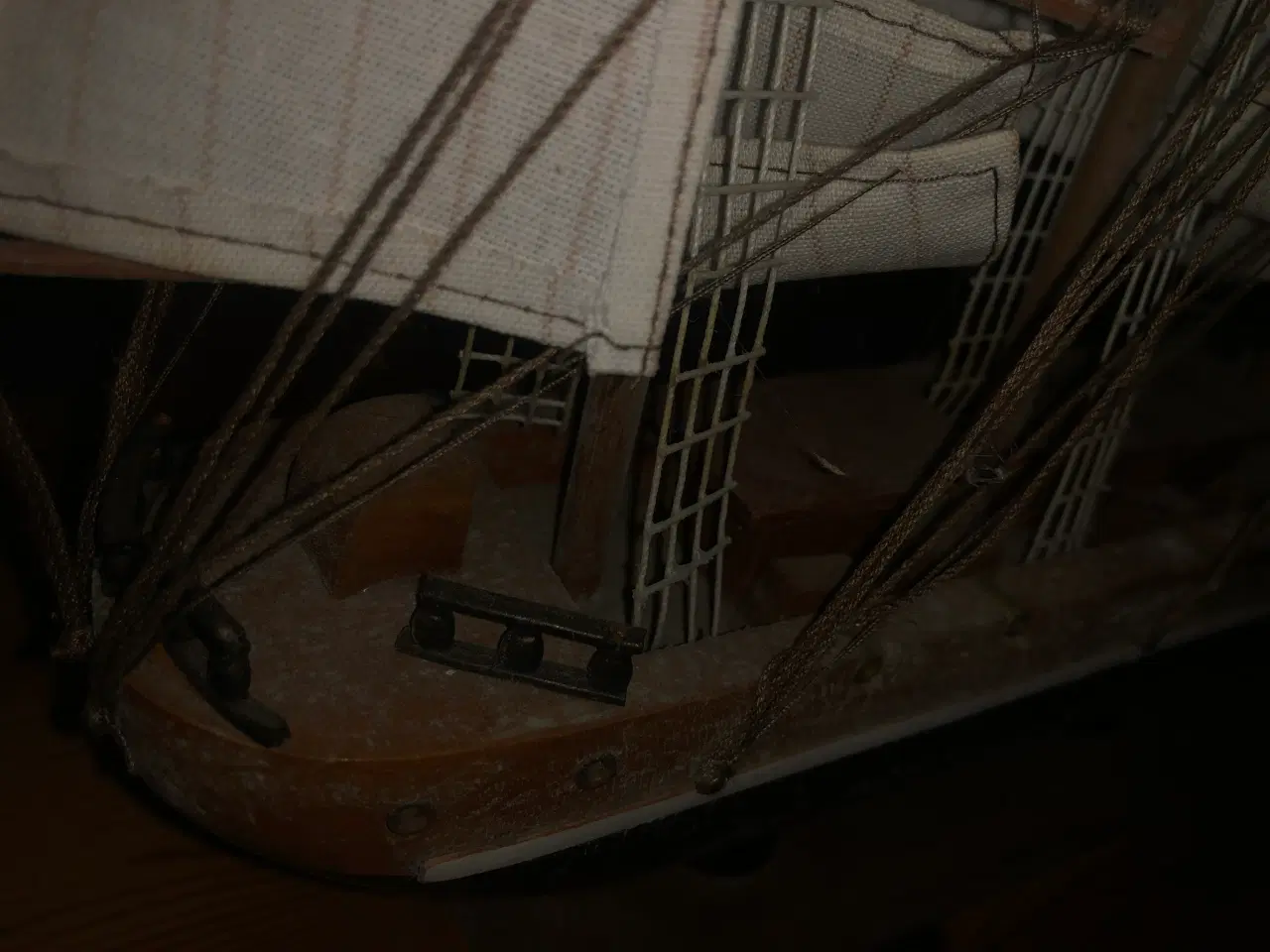 Billede 1 - 2 stk model skibe i træ