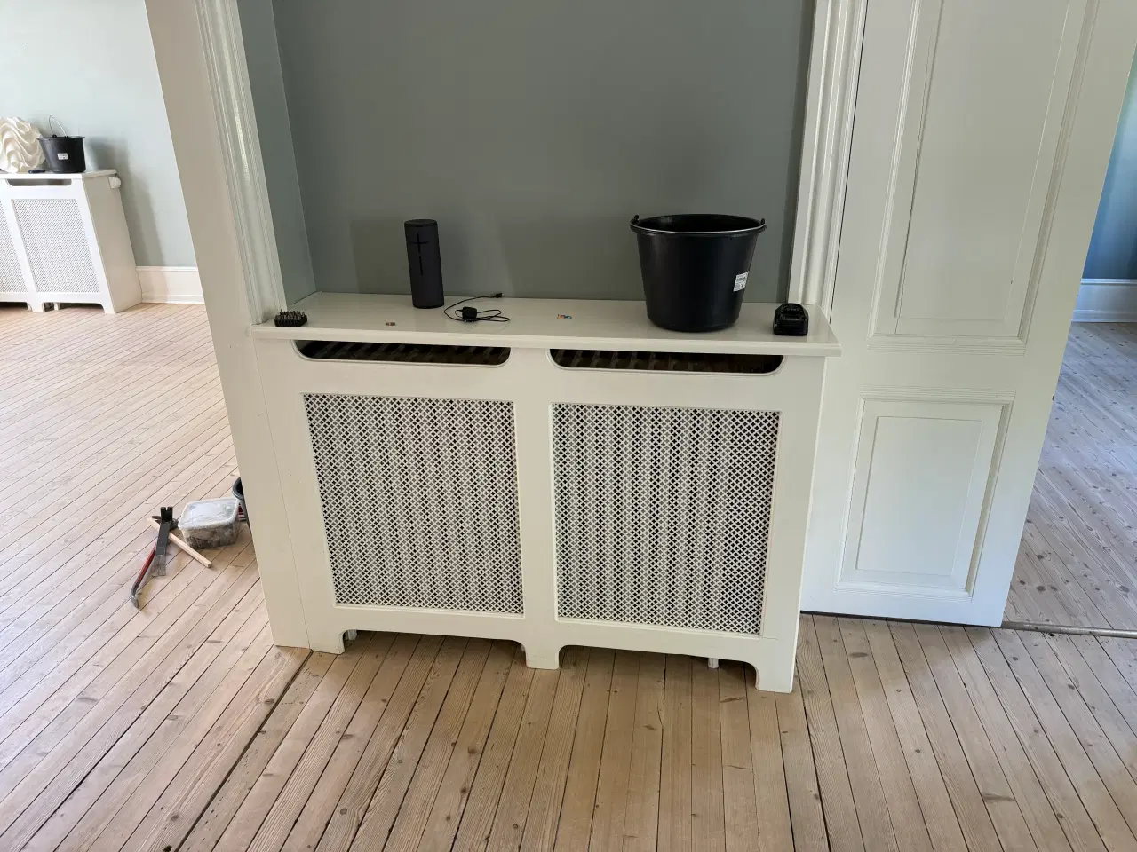 Billede 3 - Hvide radiatorskjuler