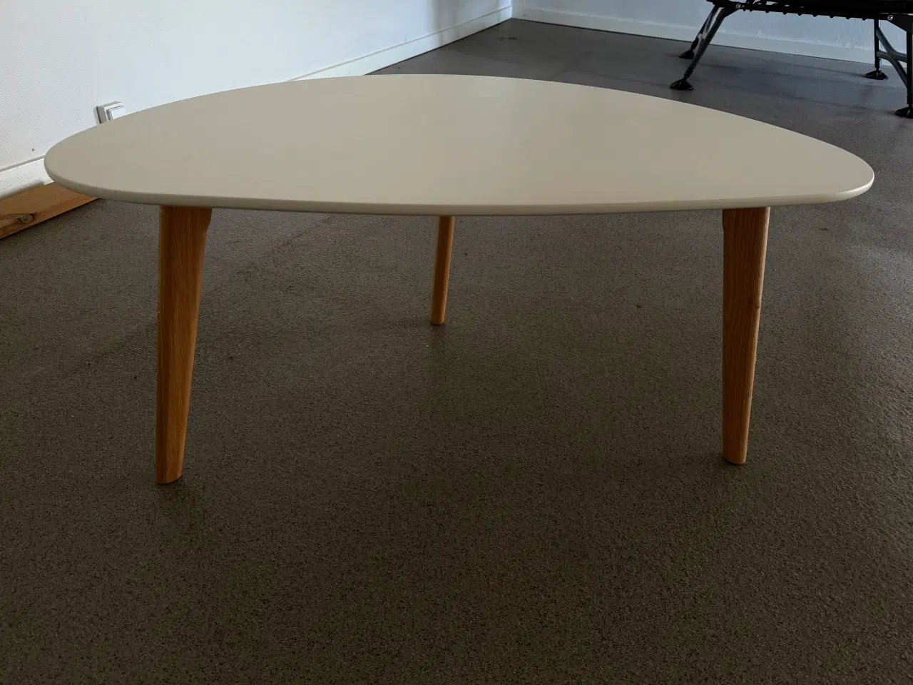 Billede 1 - Lille oval hvid bord