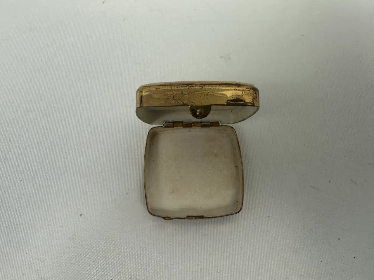 Billede 8 - Antik / vintage pilleæske med perlemor