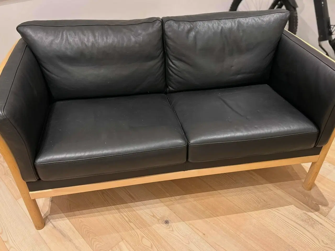 Billede 3 - Sort læder sofa 2 Pers. 