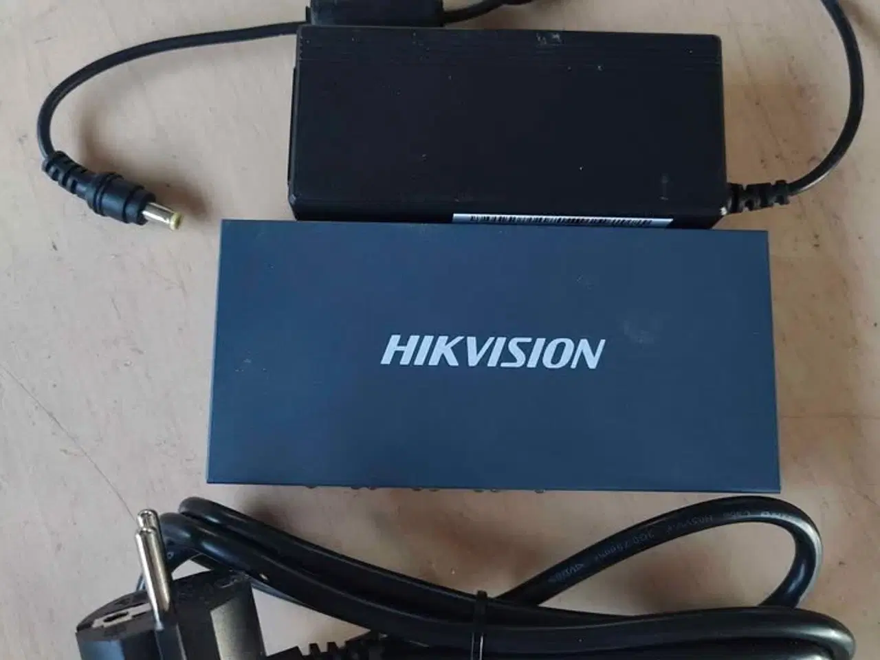 Billede 4 - Hikvision DS-3E0106HP-E 4port PoE+ Switch