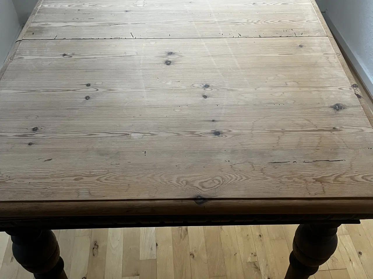 Billede 1 - Gammelt spisebord m/ udtræk