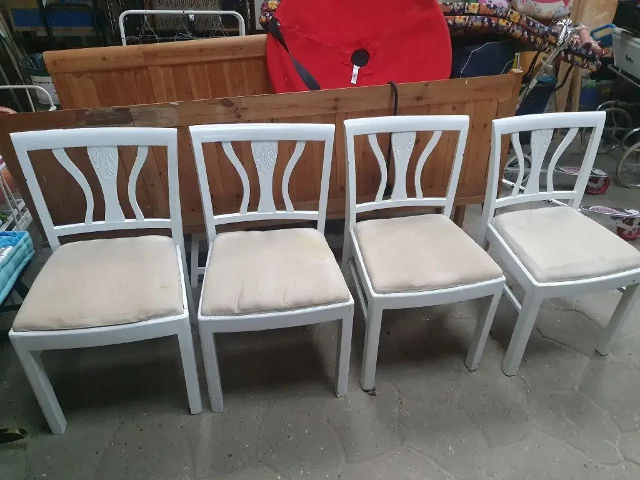 Billede 4 - Bord skænk og 6 stole