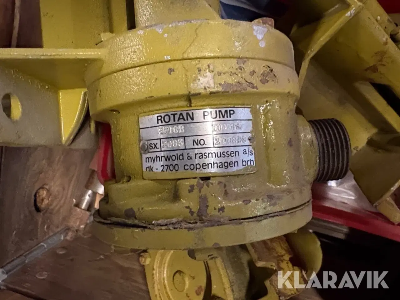 Billede 8 - Samlet lot - Rotan pumper, reol og afdækning