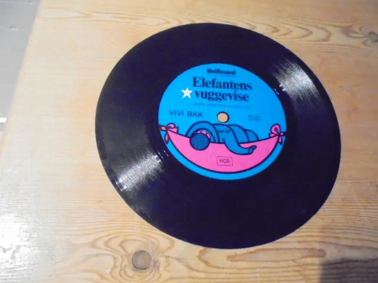 Billede 1 - Plast-single: Vivi Bak – Elefantens Vuggevise