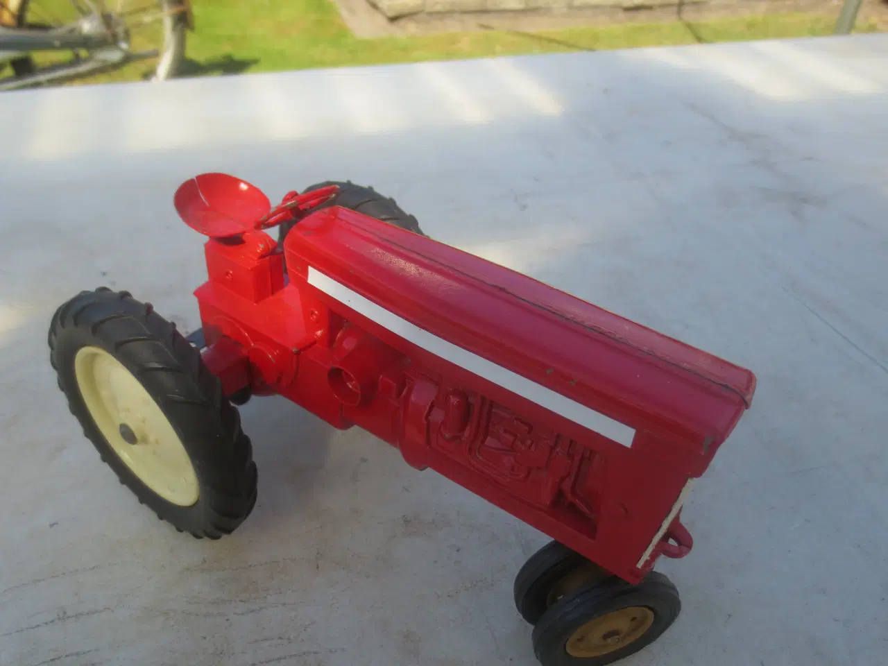 Billede 3 - 1 stk Modeltraktor International Made In USA