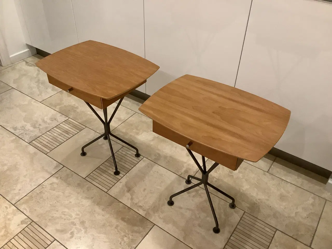 Billede 2 - Sengebord i kirsebærtræ 