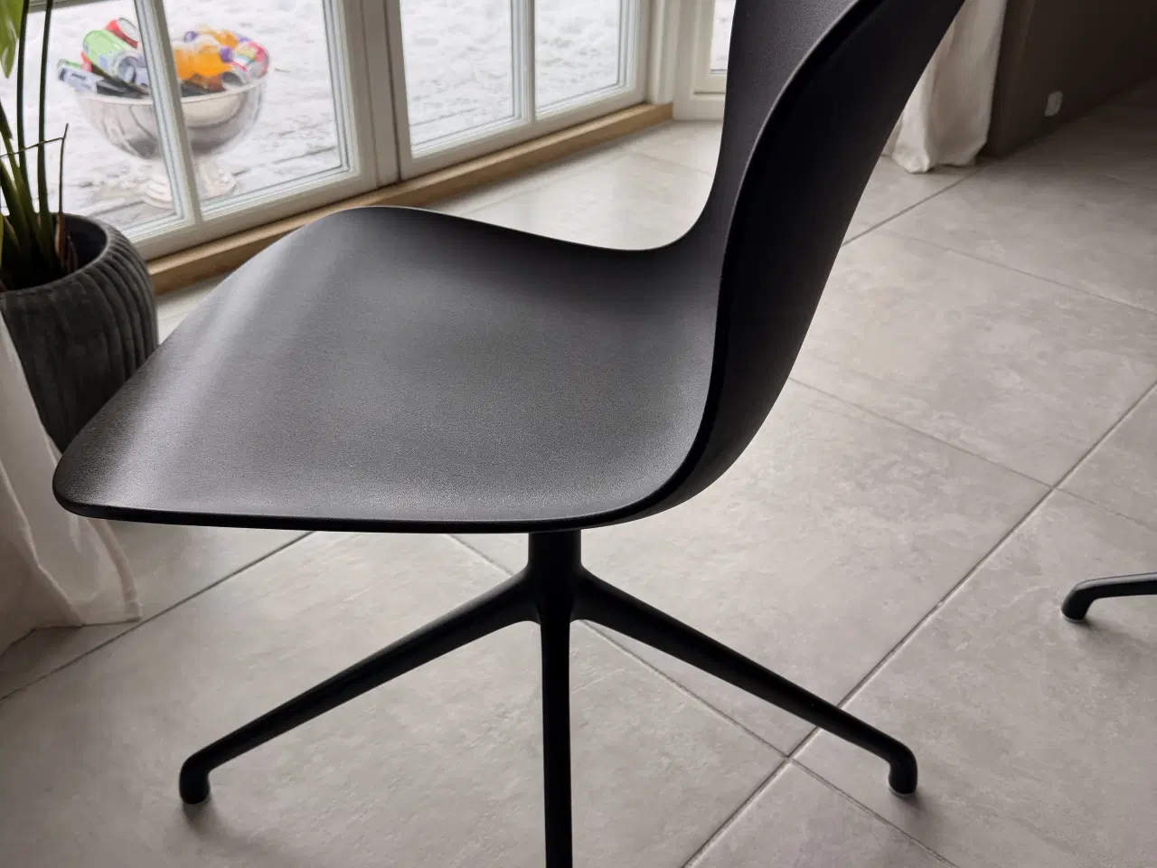 Billede 2 - BoConcept spisebord og 8 BoConcept stole