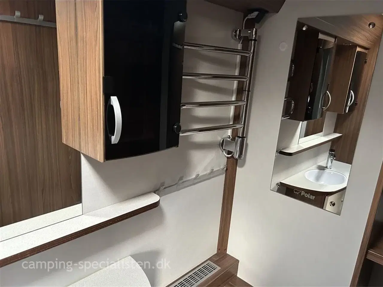 Billede 11 - 2020 - Polar Customized 680   Polar  Customized 680 med enkelte senge og ende badeværelse model 2020 kan nu ses hos Camping-Specialisten.dk