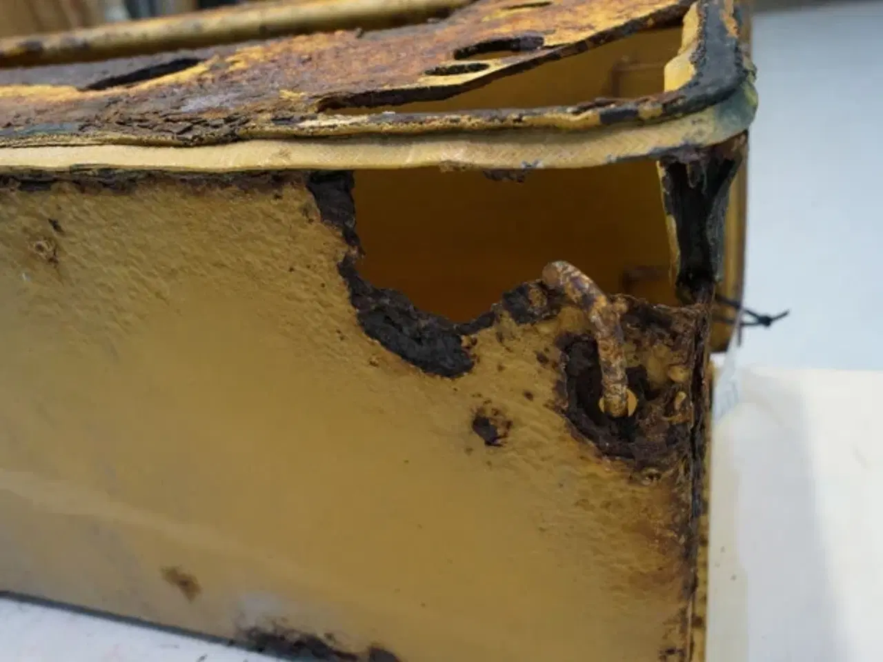 Billede 12 - Volvo L120 Baterikasse L.H.  VOE11018434