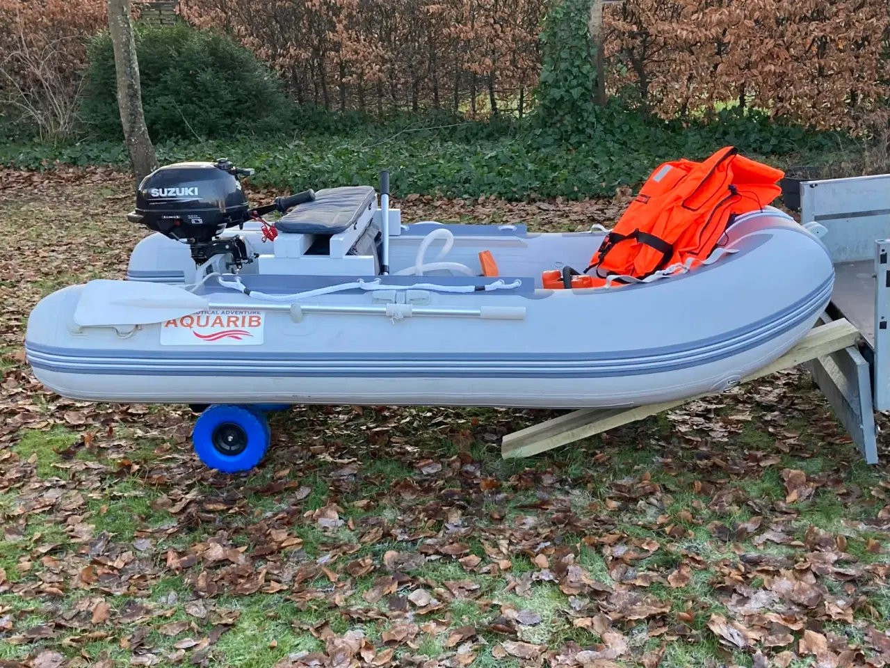 Billede 1 - Gummibåd 2,5 m med Suzuki 2,5 hk, transporthjul mv