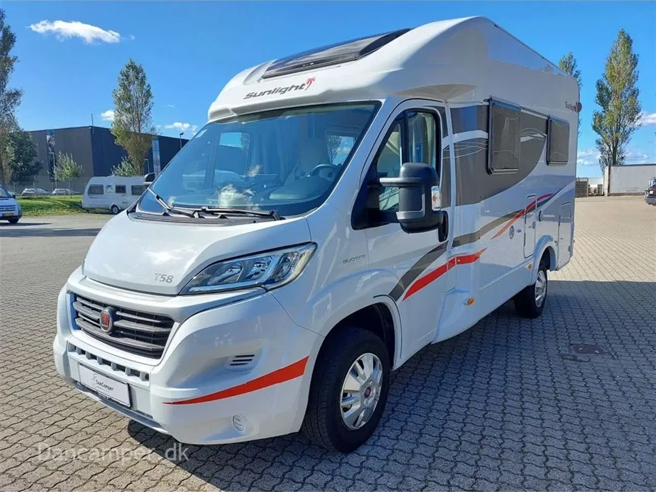 Billede 5 - 2018 - SunLight T 58   Sunlight T58 med solcelle, markise, cykelholder m.m.