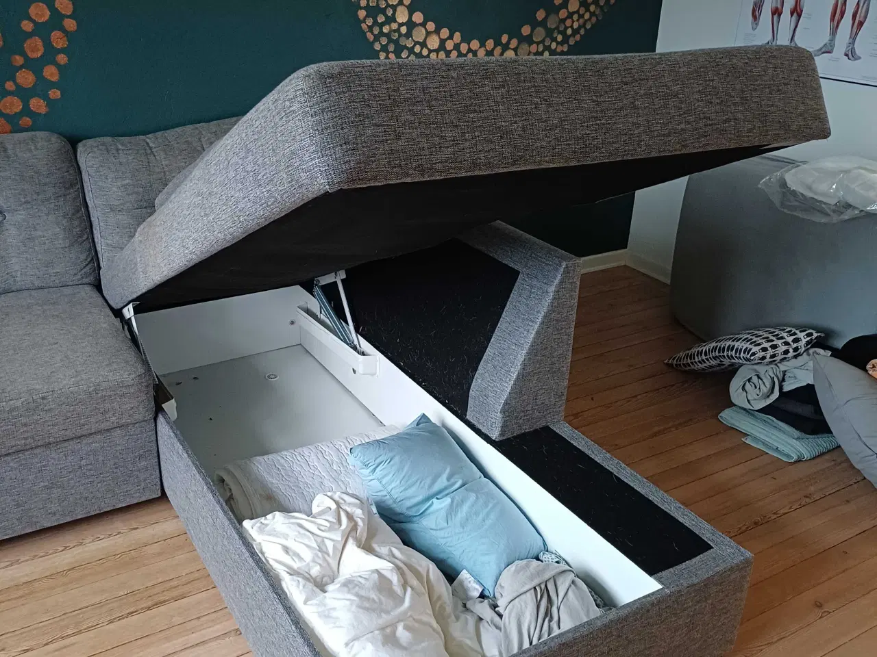 Billede 3 - Sovesofa med chaiselong og opbevaring