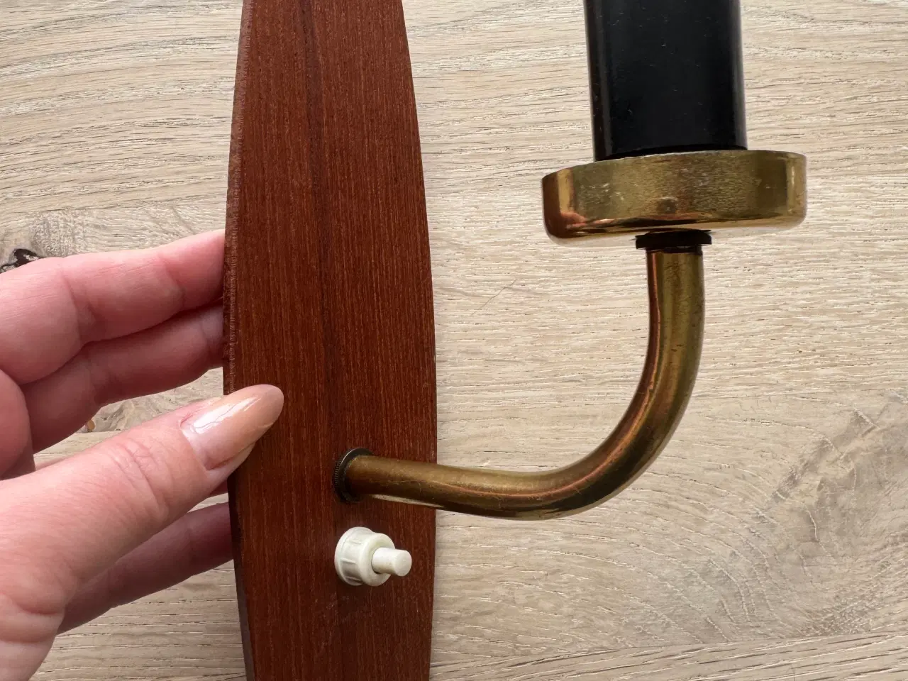 Billede 2 - Fin lille retro lampe i teak