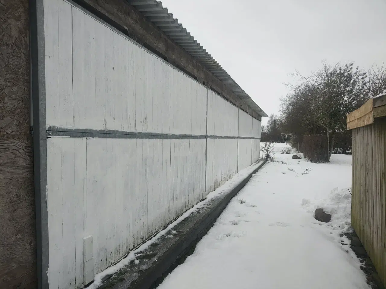 Billede 1 - Udestald til nedtagning ( seriøse bud modtages)