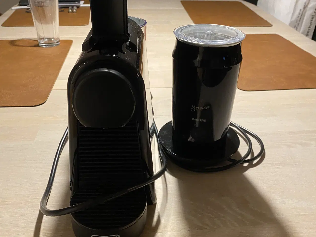 Billede 4 - Mini Nespresso maskine med tilhørende mælkeskummer