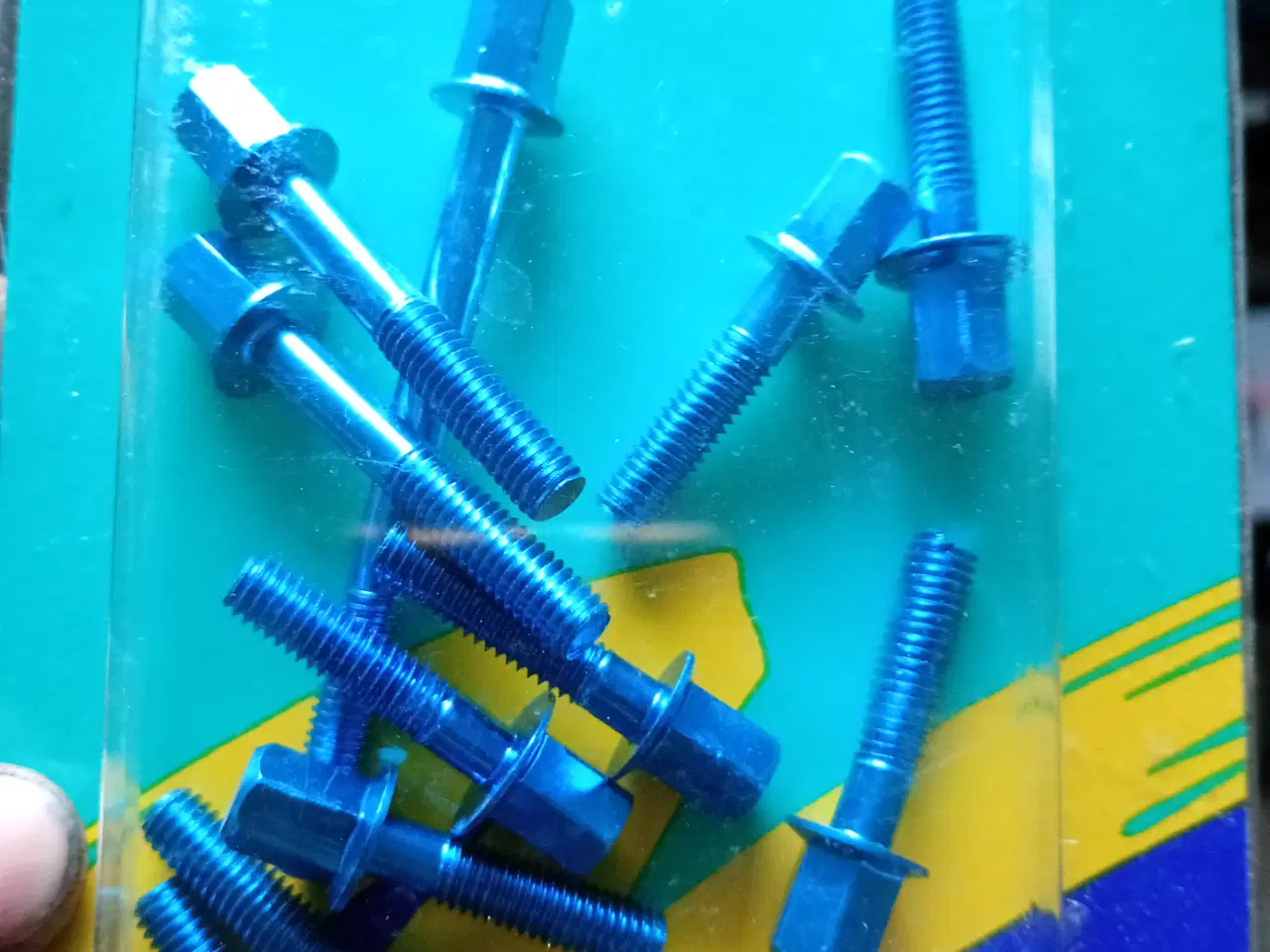 Billede 1 - Nye boltsæt til kickstarterskjold 