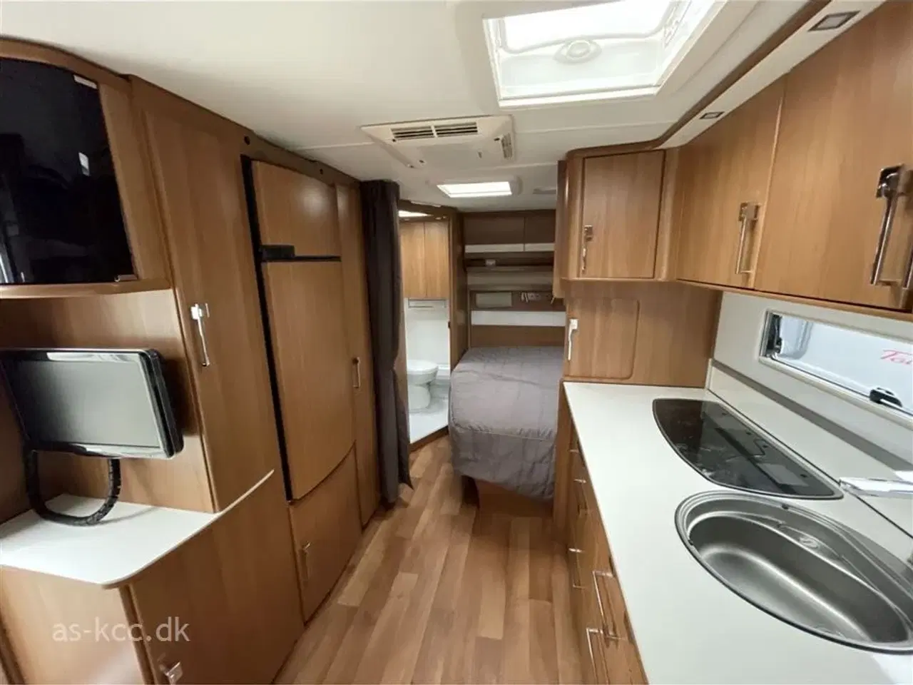 Billede 10 - 2015 - Kabe Smaragd XL KS Kabe Smagrad XL KS årg. 2015. 4 sovepladser, 5 siddepladser, solceller, mover, Thule markise på tag, Isabella Ventura 2,5 m.